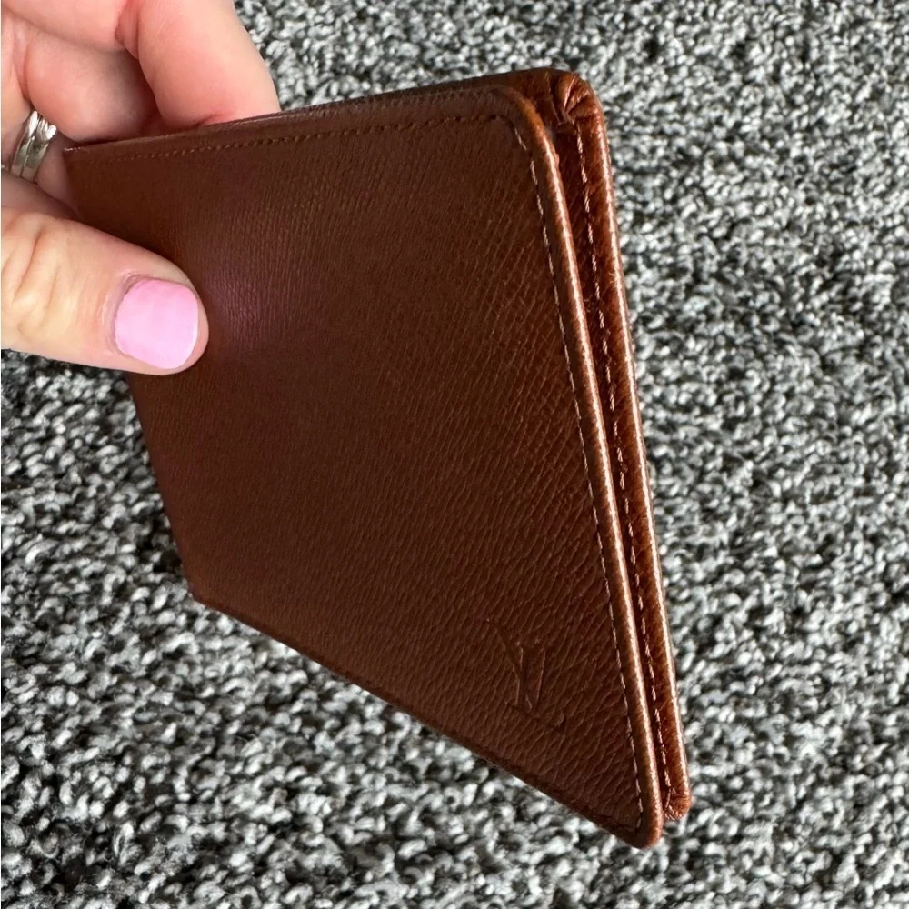 Louis Vuitton Taiga bifold slim card holder